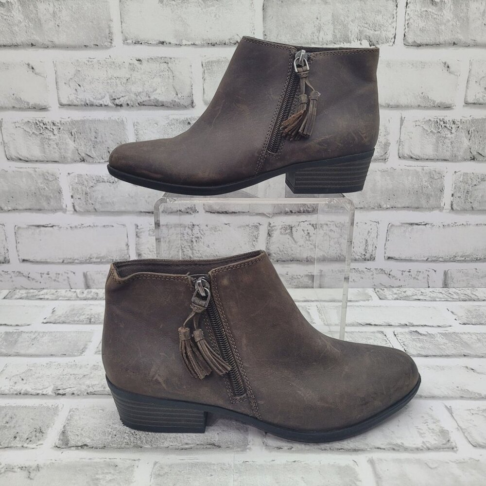 Clarks Brown Leather Ankle Booties Tassel Zippers Size 6.5 - Picture 2 of 8